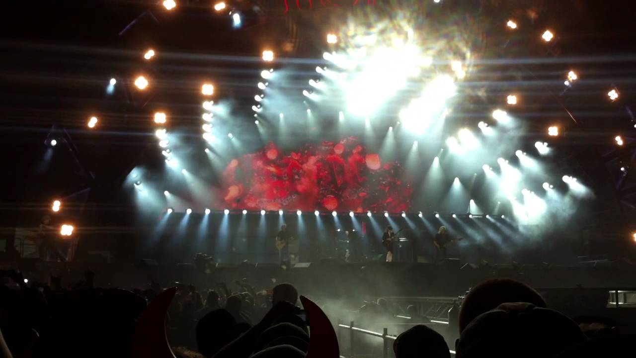 AC/DC Moncton 2015 Opening Song - YouTube
