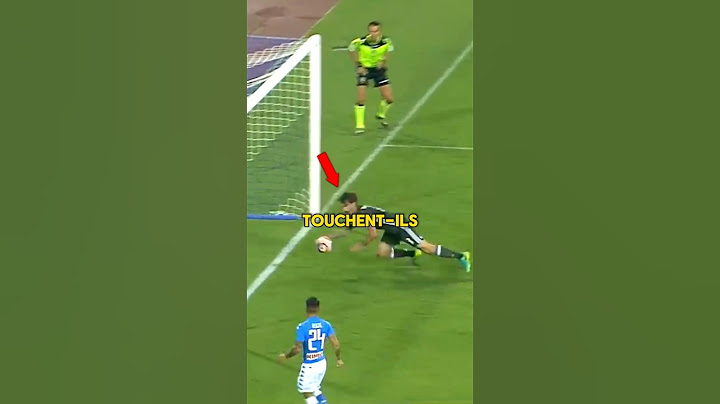 Pourquoi les joueurs touchent le ballon avec leurs mains??😳