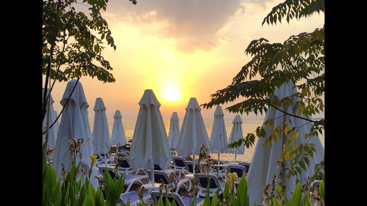 Can Garden Beach - Side