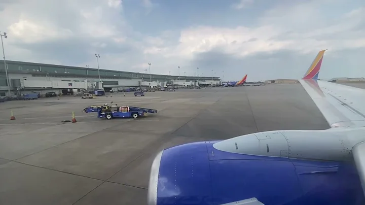 Southwest Airlines Houston-Hobby to Phoenix Boeing 737-800 Takeoff Houston