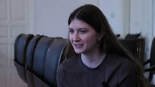 Amerikalı tələbə Isabelle Davis Qərbi Kaspi Universitetində türk dilini öyrənir