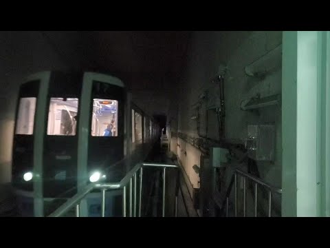 부산지하철 4호선 미남행 열차 미남역 진입