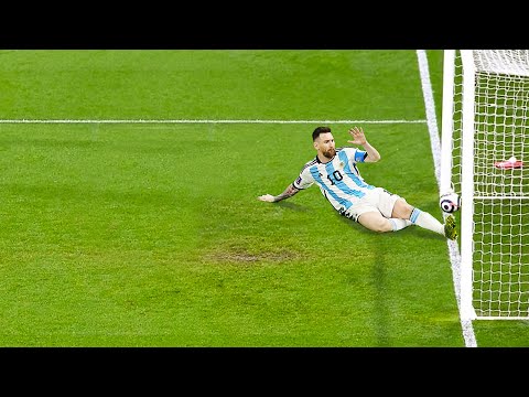 видео: "SuperHuman" Moments in Football