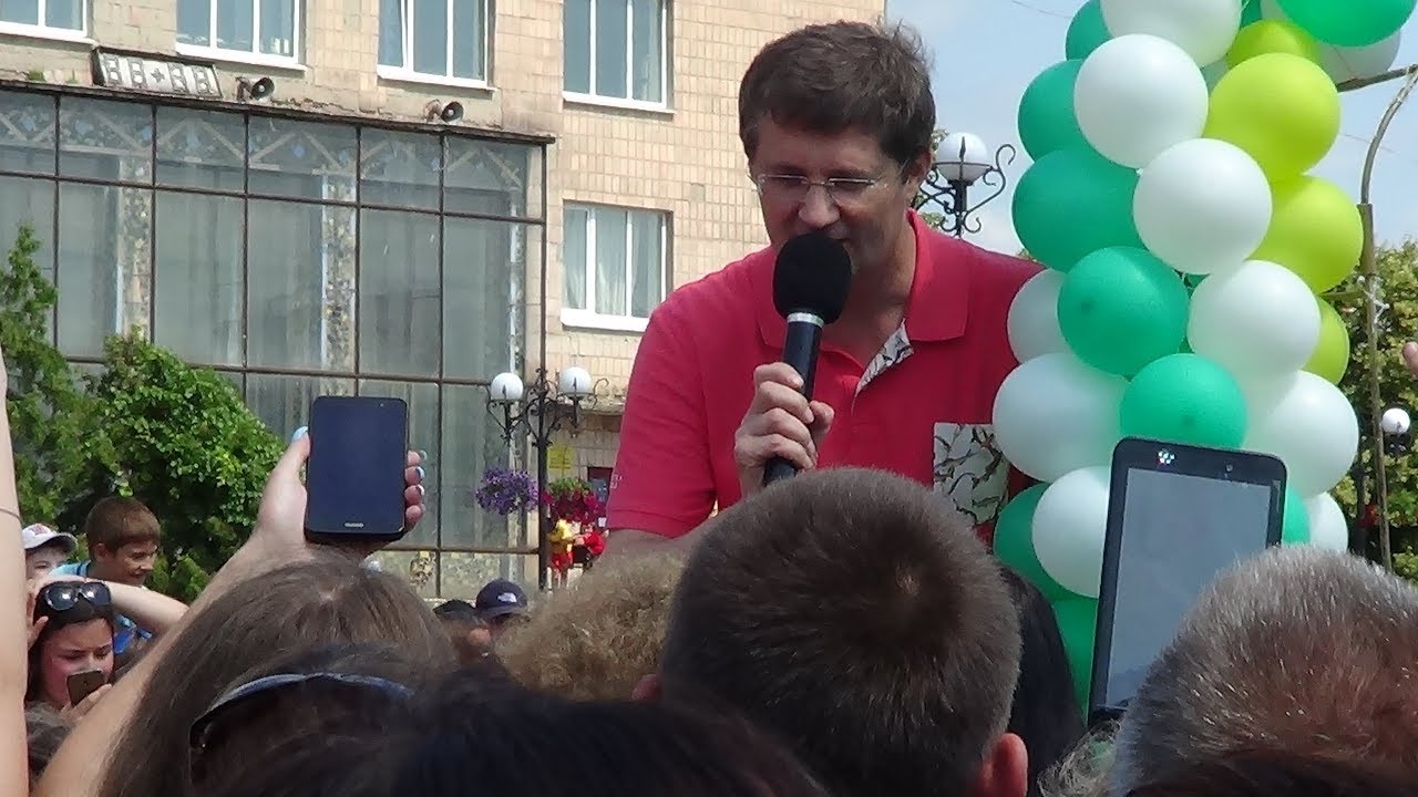 Караоке на майдані. Носівка