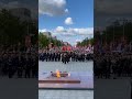На площади Победы возложили цветы у Вечного огня. Минск.