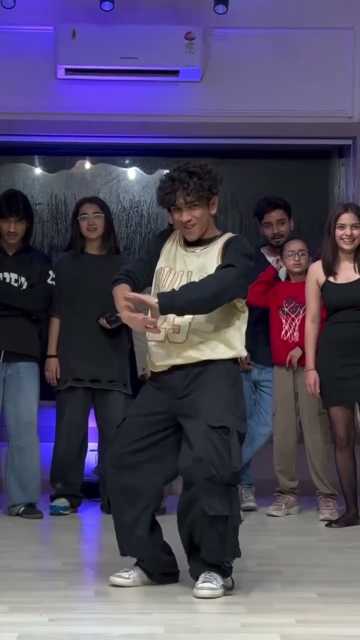 Trend alert ? Tu Ru Ruu is here! Can you match these moves? #tururuu