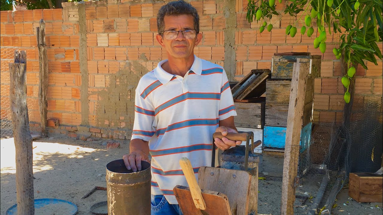 Como fazer um fumigado para trabalhar com abelhas apis # 1 PARTE