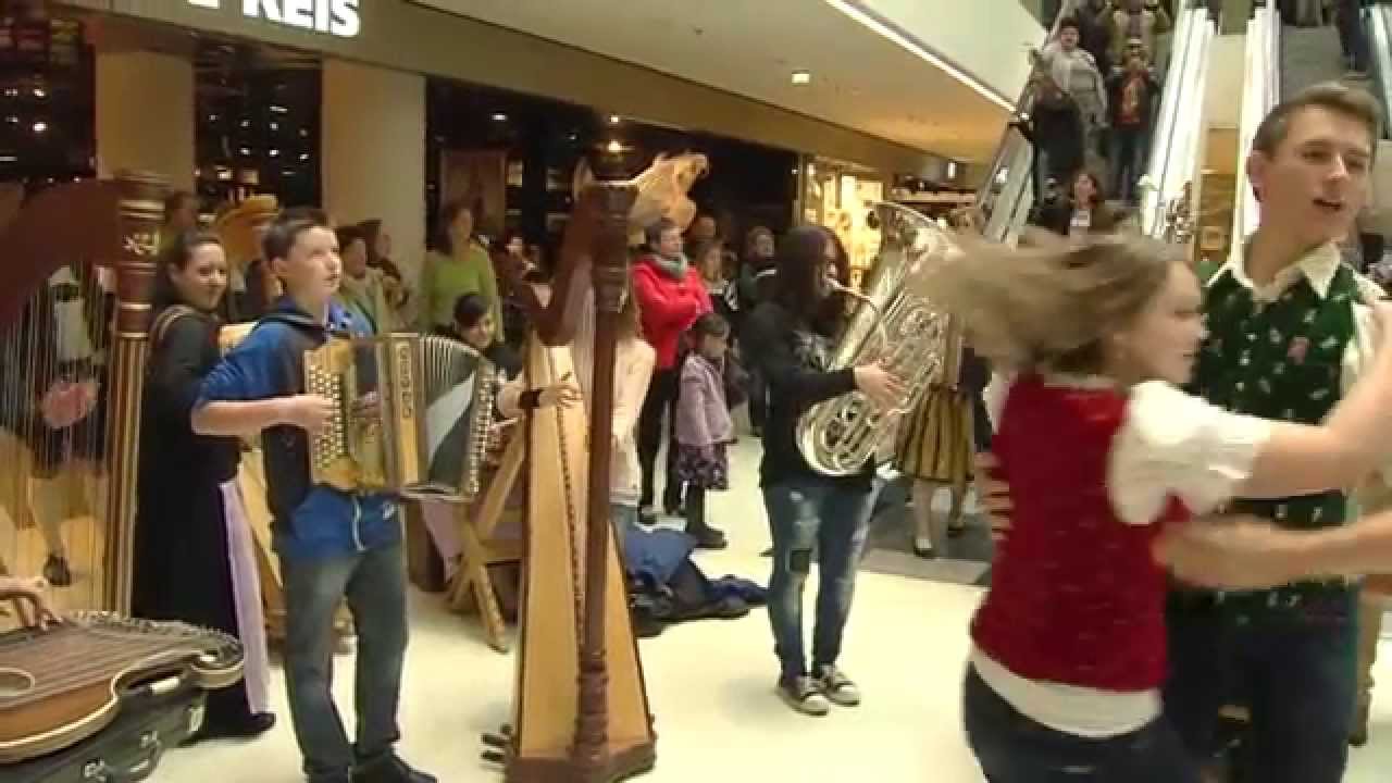 Aufg'horcht in Innsbruck - Flashmob Kaufhaus Tyrol