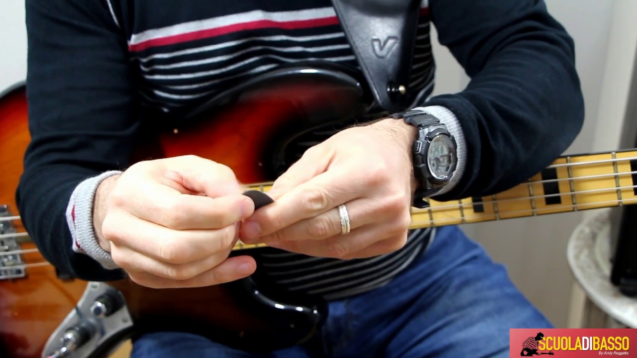SB02 Suonare il basso con il plettro YouTube
