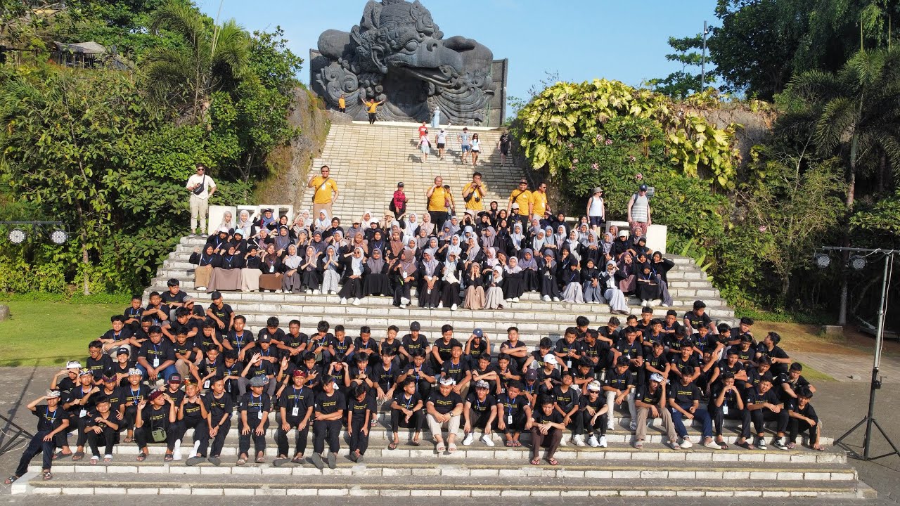 SMP MUHAMMADIYAH AL MUJAHIDIN GUNUNGKIDUL GOES TO BALI WITH KAKA TOURS