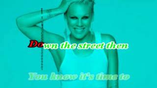 Karaoke PINK - Trouble