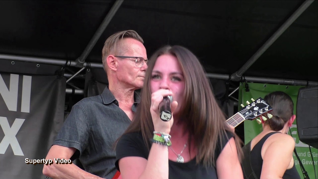 Linz/Pfarrplatz: Concept - Vodka, Beer & Cigarettes