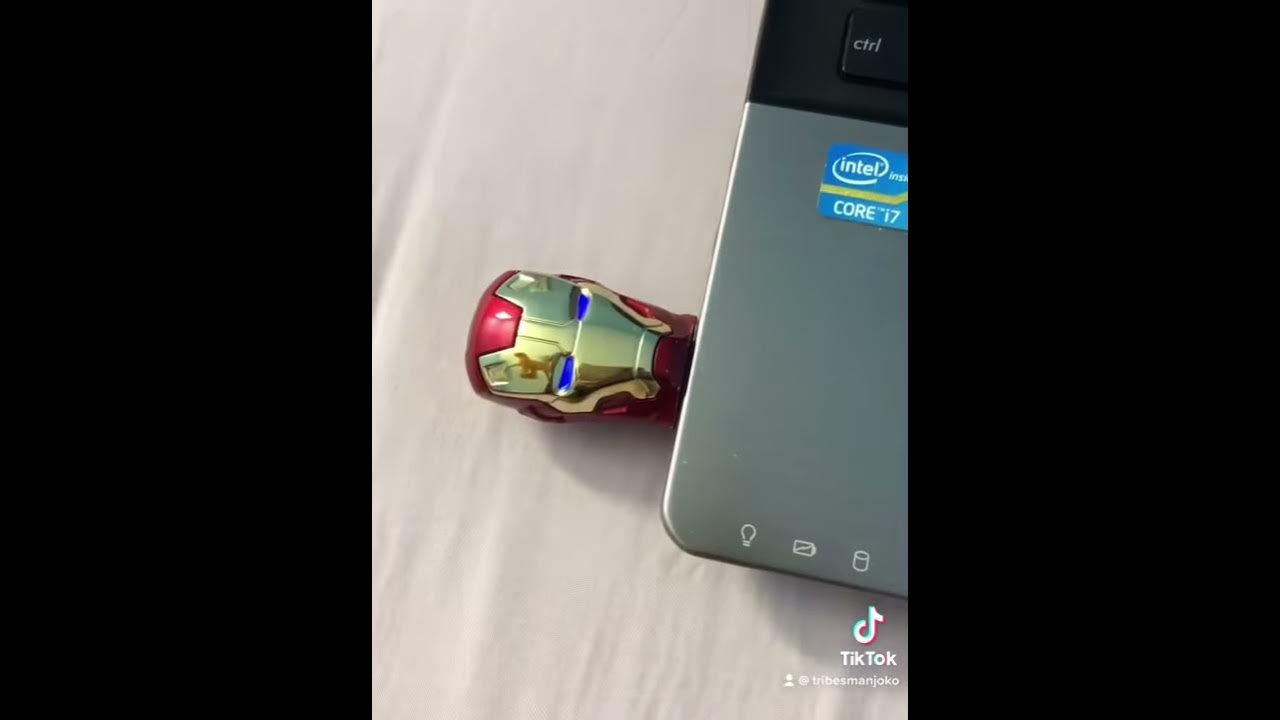 how-to-insert-flash-drive-into-your-laptop-or-computer-youtube