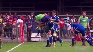 Duane Vermeulen shrugs off Aaron Smith.