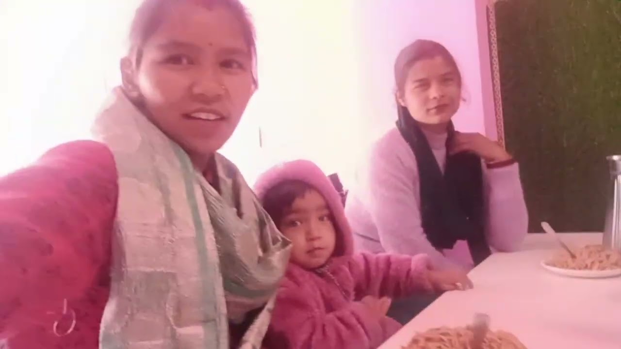 आज हुई हमारे पहाड़ों में थोड़ा बारिश ☔☔ काफी दिनों बाद गए हम बाजार 😊😊