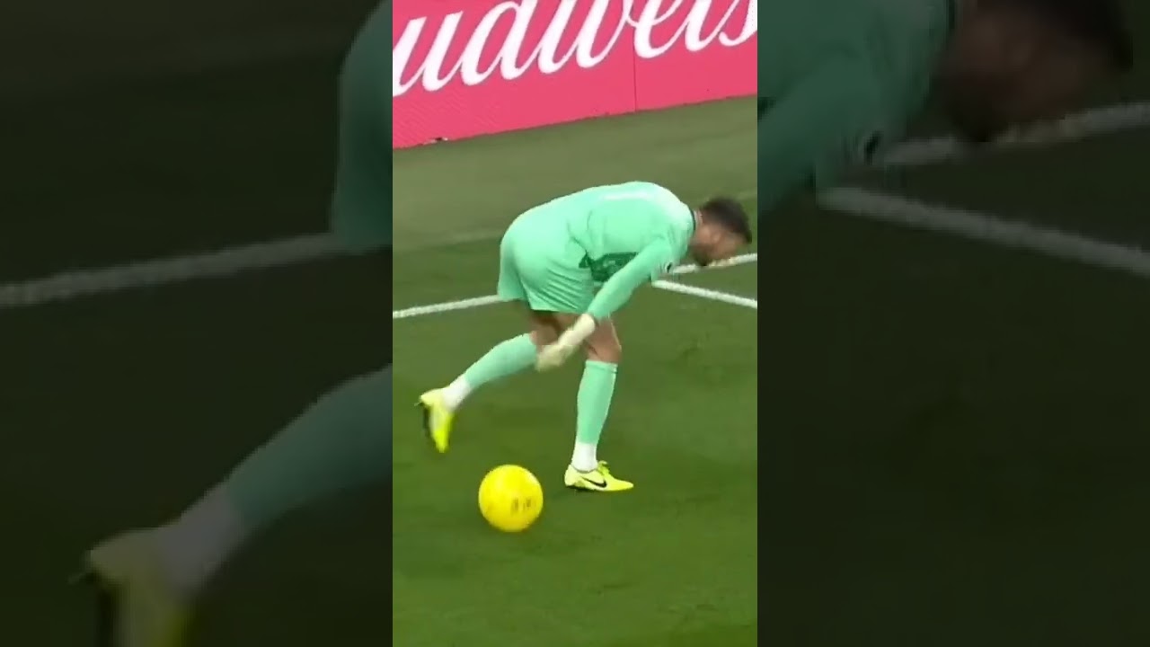 Ben Foster can't pop a balloon