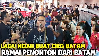 Di belakang Bob Ramai penonton Geng Dari batam Indonesia | lagu Noah Special buat mereka Terhibur'