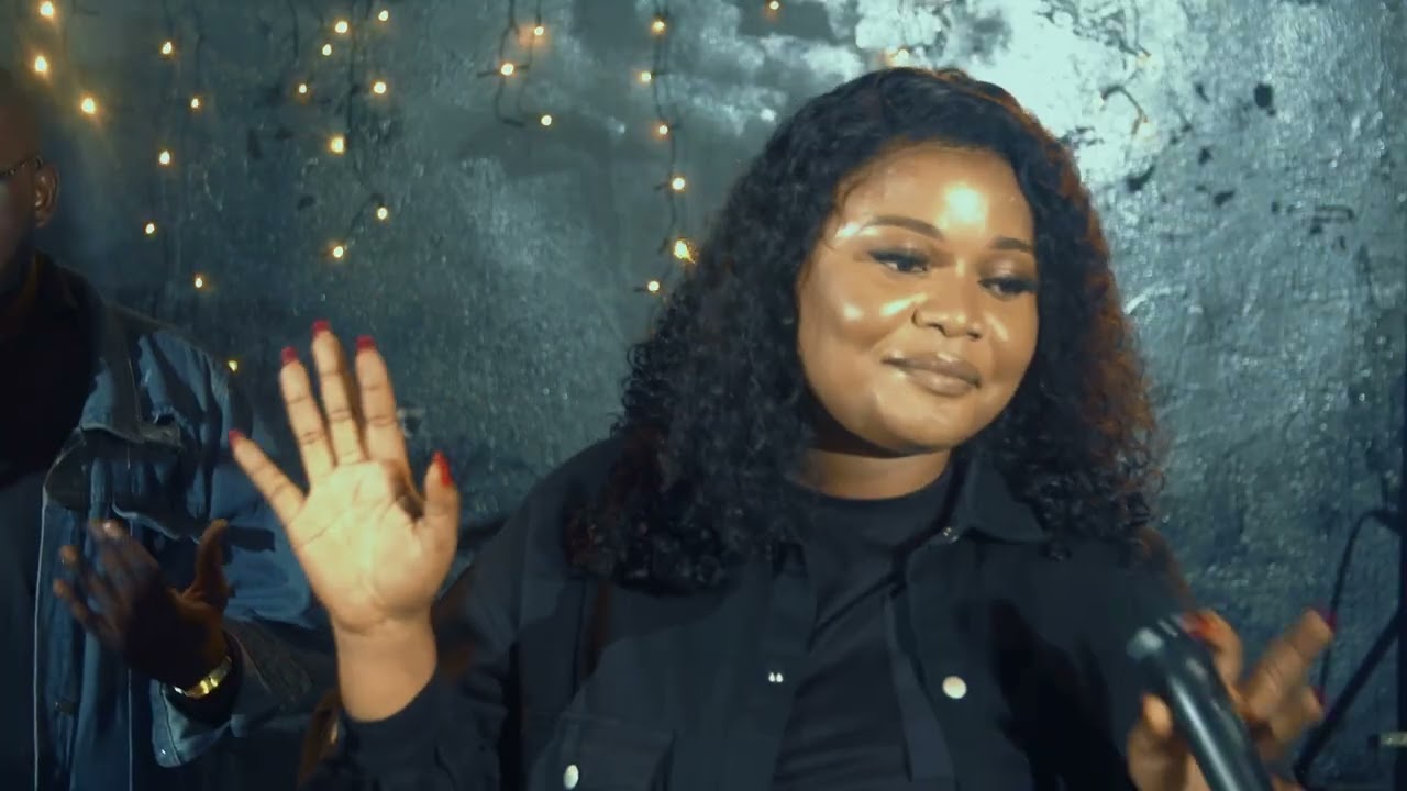 STEPHANIE MUIKA - OZA NA NIOSO (LIVE)