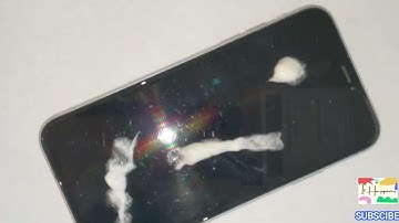 Lifehack: get rid of scratches on your phone screen with toothpaste