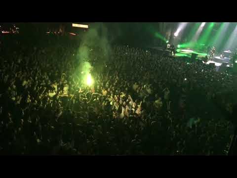 корж зеленый чкмор дангкараоке. макс корж зеленый чемодан. макс корж 2016 вк фест. макс корж зеленый чемодан. зеленый чемодан.