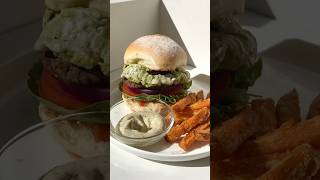 Escape winter with this summer burger 🍔 #burger #dinnerideas #shorts