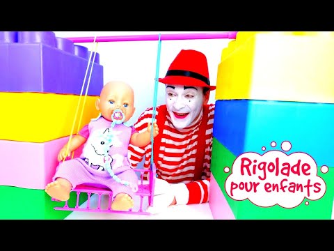 Une balançoire faite à la main pour Baby Born. Vidéo amusante pour enfants