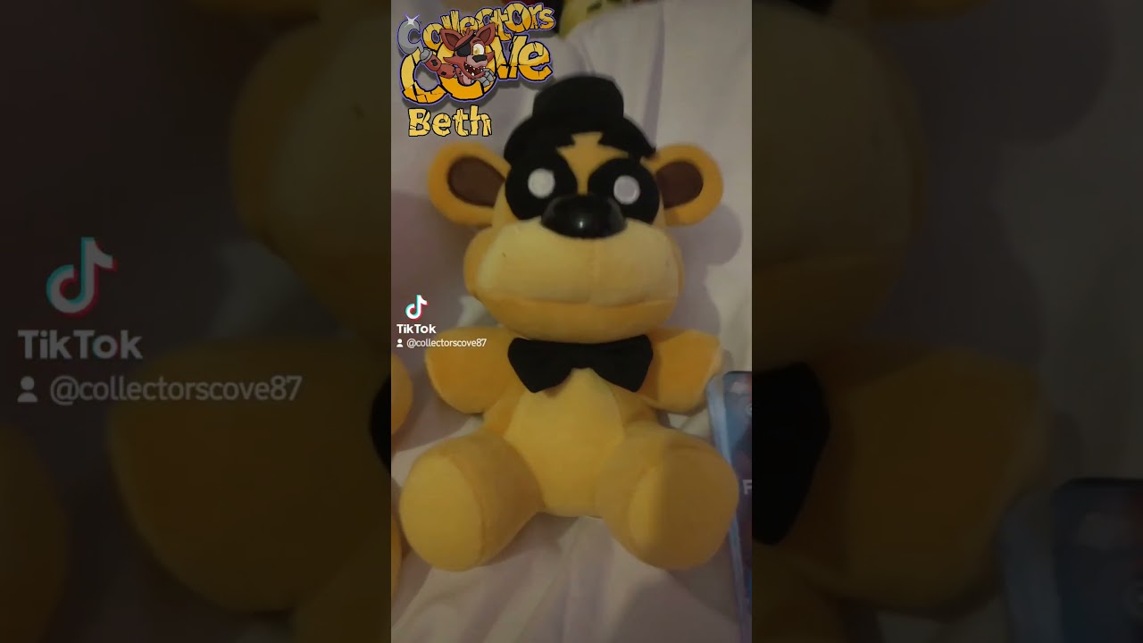 Did you know about Hyper-fake bootlegs!? One of these #GoldenFreddy pl, Plushies