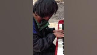 Man on the street plays beautifully