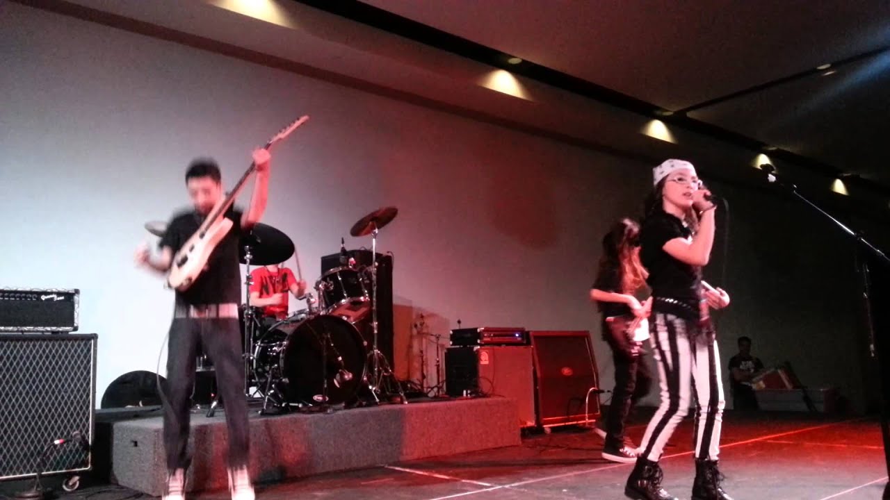 Giffords Lane Black Dog at Iplay America (HD) YouTube