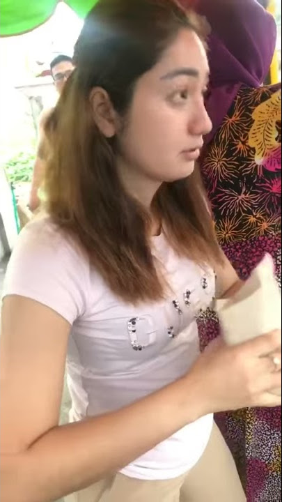 Pelayan warung cantik