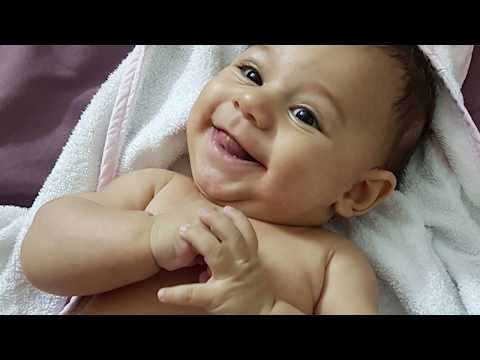 Video: Wie Man Ein 4 Monate Altes Baby Füttert