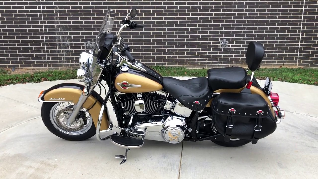 044074 2017 HARLEY-DAVIDSON SOFTAIL HERITAGE CLASSIC - FLSTC