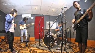 Download Lagu Mageia - In My Place (Live Session) | Cover Coldplay MP3