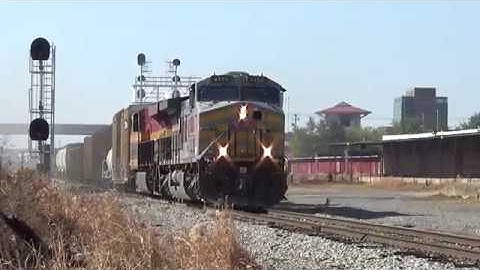 KCS 4595 Gray Ghost w/ Horn Sequencer Action Leads MSHAR on 11/12/16 (Short Clip)