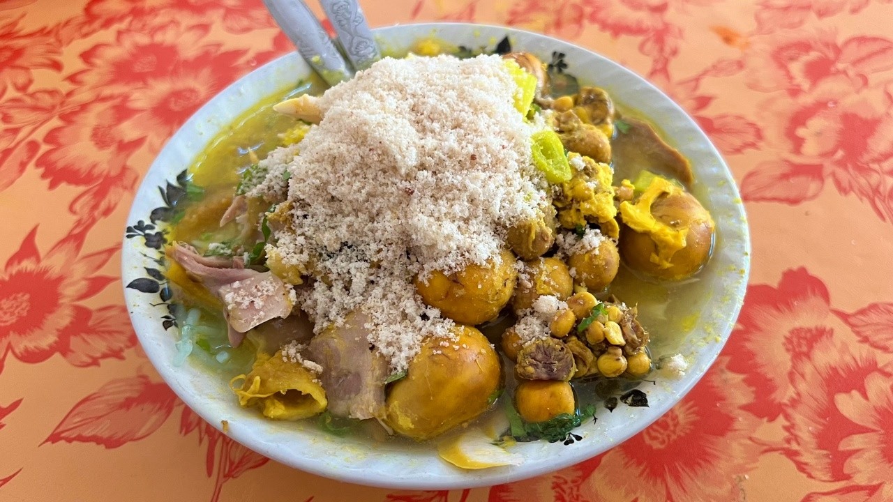 SOTO AYAM URITAN PORSI UGAL-UGALAN