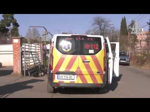 კატასტროფის ბრიგადამ 2 კორონა ვირუსით დამახასიათებელი ადამიანი ჯეოჰოსპიტალსის კლინიკასთან გადაიყვანა