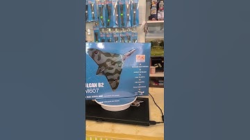 EASY MODEL PKEA33309 Vulcan B2 XM607 (assembled & painted) 1:144