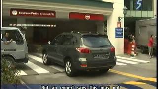Full Shopping Mall builds walls to fight floods - 10Jun2011 Update