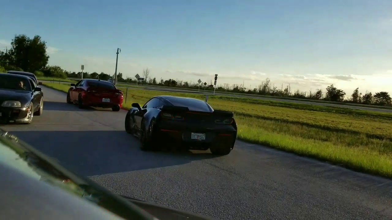 C7 Z06 vs Charger Hellcat!