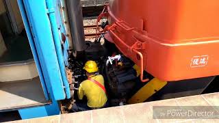 七堵火車站復興車廂與E226機車頭分離