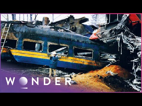 The Hinton Disaster: Head On Freight Train Collision Kills Passengers | Mayday | Wonder