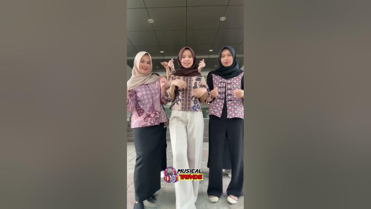 41 #modelhijaber #beranda #jogedpargoy #hijabehaya #dance #jogetseru #sekolah #djasikkkk #shorts