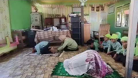 Yusuf dan Sahla Belajar sholat bersama Bu Hj Marfu'ah