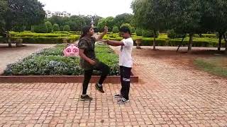 KNEE STRIKES - alternate legs