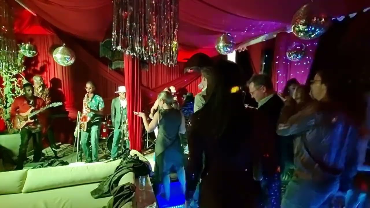 Watchtill the end! KiSS Prince by The Beathogs