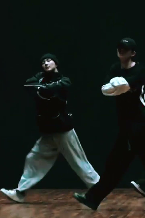 Jungwon's Foot Dance Steps hypnotizes the audience well 🦶#Jungwon #enhypen #shots