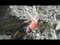 Sziklamászás : amatőr lány áthajlás mászása / Rock-climbing on rockwall: roof