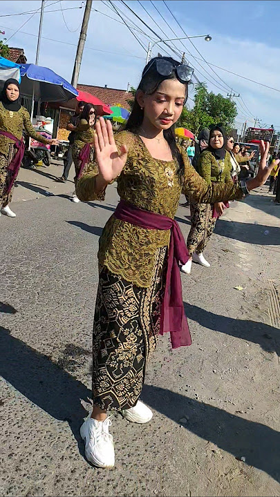 joget nan ko paham‼️#ayodance #dance #karnaval #djremix #music #beranda #trending #shortvideo