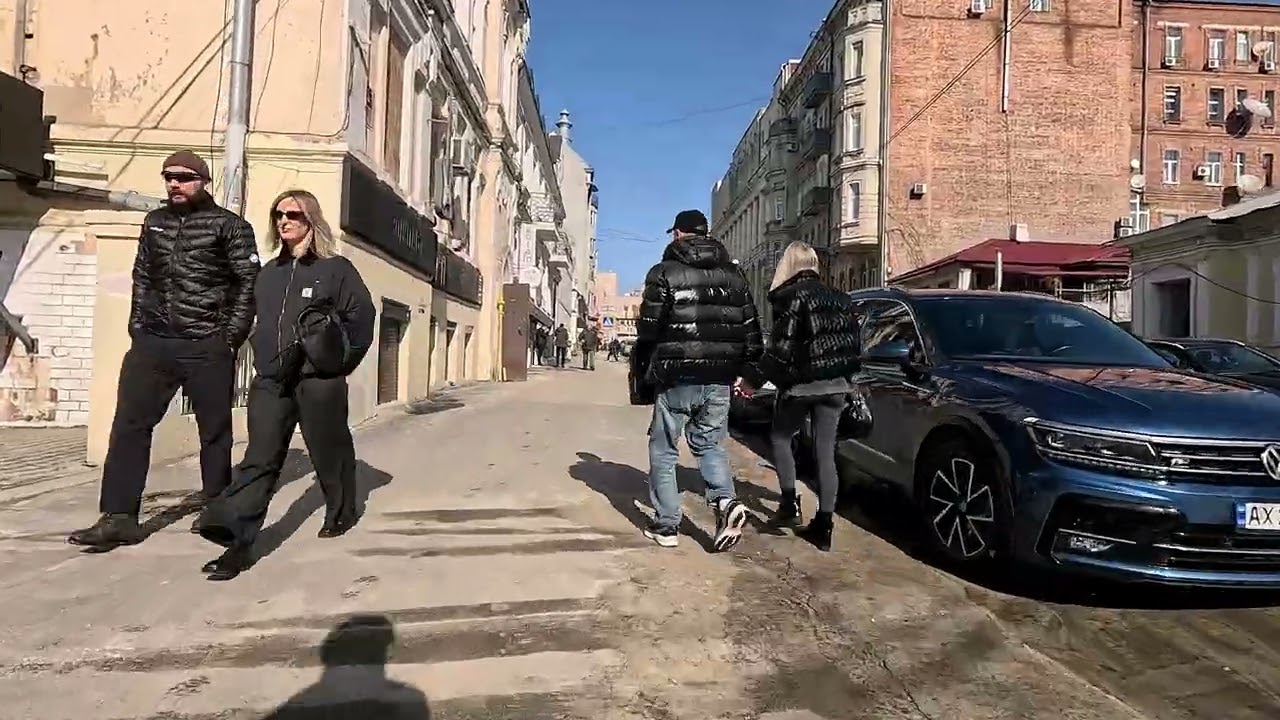 Встречаем перый день весны. Плывем по Харьковким улицам на встречу мокрым приключениям.