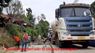 nongkrong di sore hari sambil melihat  proses pengecoran jalan raya gununghalu kp.pasirjaya